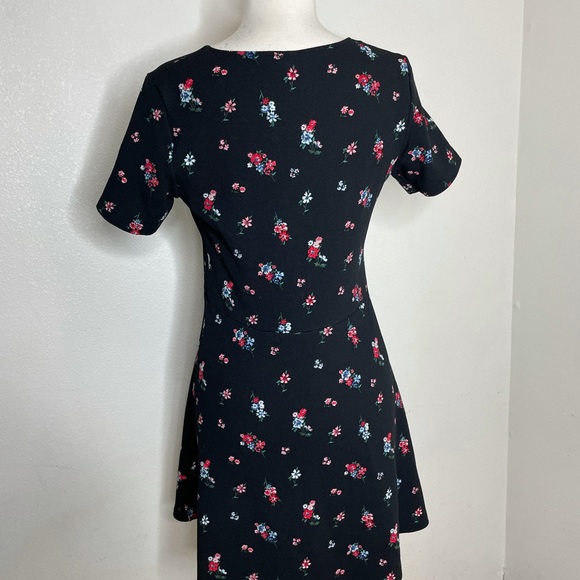Divided H&M Dress Floral Fit And Flare With Sleeves Size 10 Women’s Stretchy - Picture 5 of 8